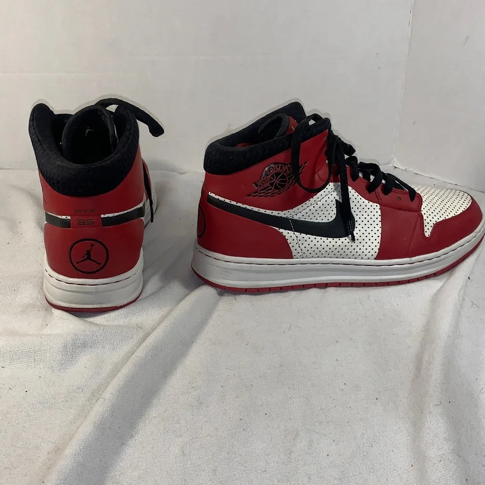 Nike dynamic sneakers